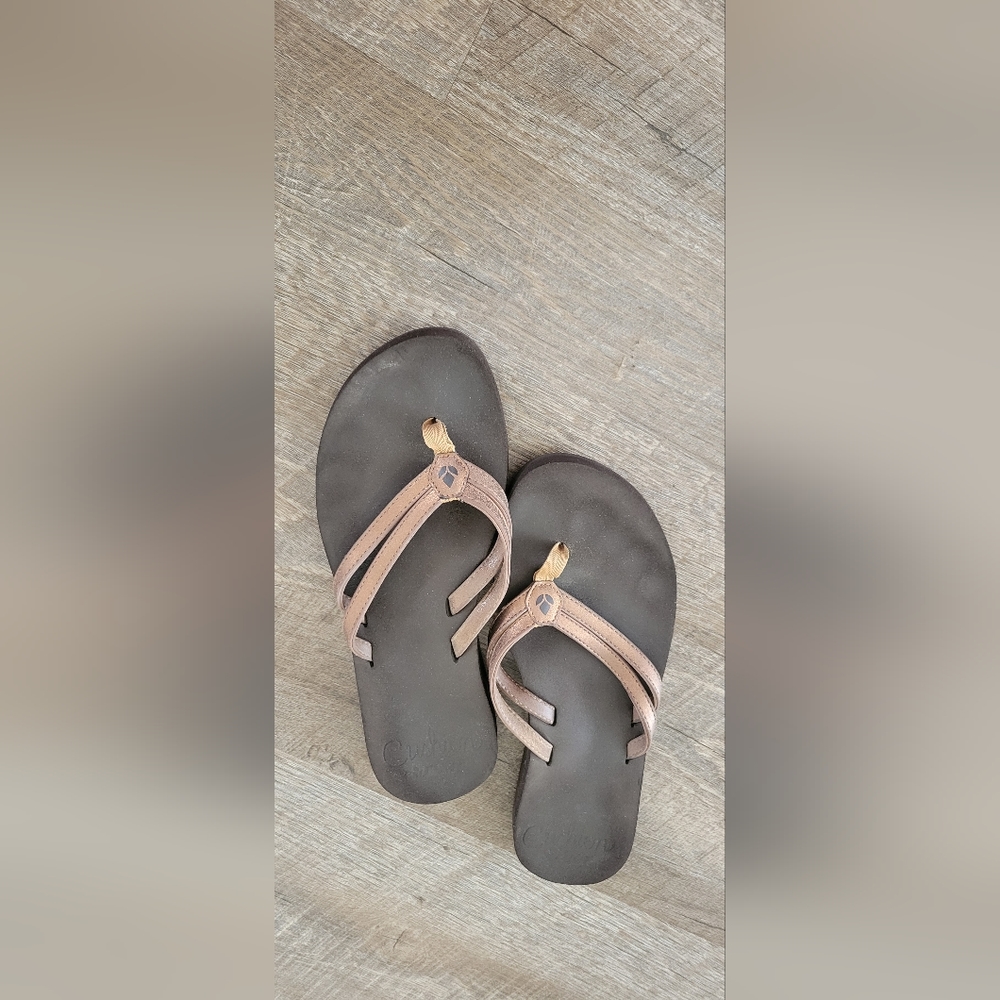 Reef cushion  strappy Flipflops size 9 Bronze and black